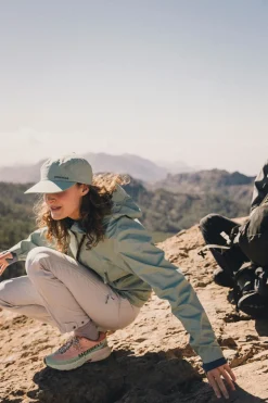 Ayacucho Mountain Waterproof Pet