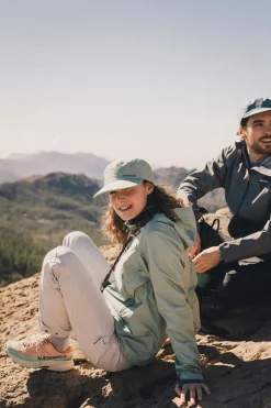 Ayacucho Mountain Waterproof Pet