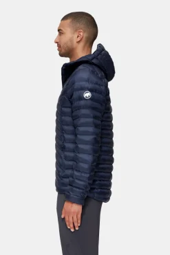 Mammut Albula In Hooded Isolatiejas